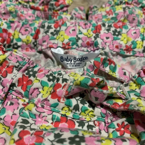⬇️Mini Baby Boden 12-18mo Flower Capris - Picture 3 of 3